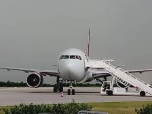 Nuevo vuelo de retorno repatría a 161 Migrantes Cubanos desde Estados Unidos.