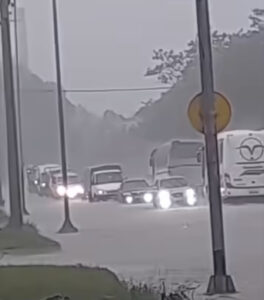 La Habana se inunda otra vez este martes y colapsa la Vía Blanca bajo las intensas lluvias.