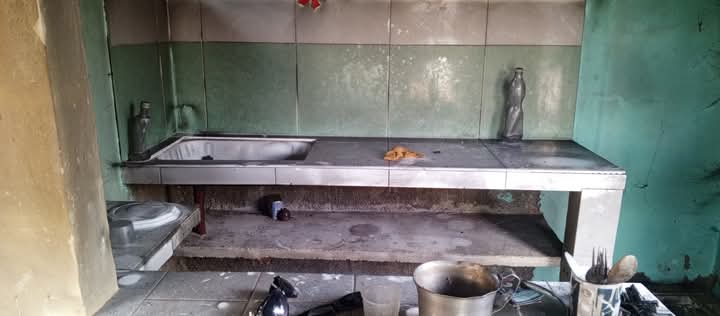 Presunto robo termina en incendio que deja a madre y dos hijos sin hogar en Morón