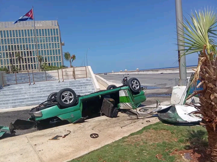 Aparatoso accidente ocurre frente a la tribuna del Malecón Habanero.