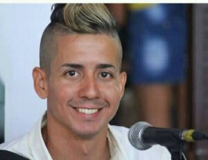 Periodista atacado muestra avances en recuperación neurológica