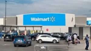 Brutal ataque con cuchillo en Walmart de Traverse City, Michigan deja 11 heridos