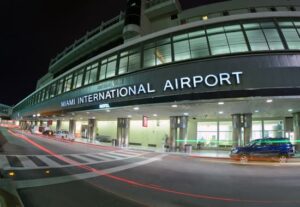 Pareja de cubanos con residencia permanente en EU es detenida e interrogada por CBP en aeropuerto.