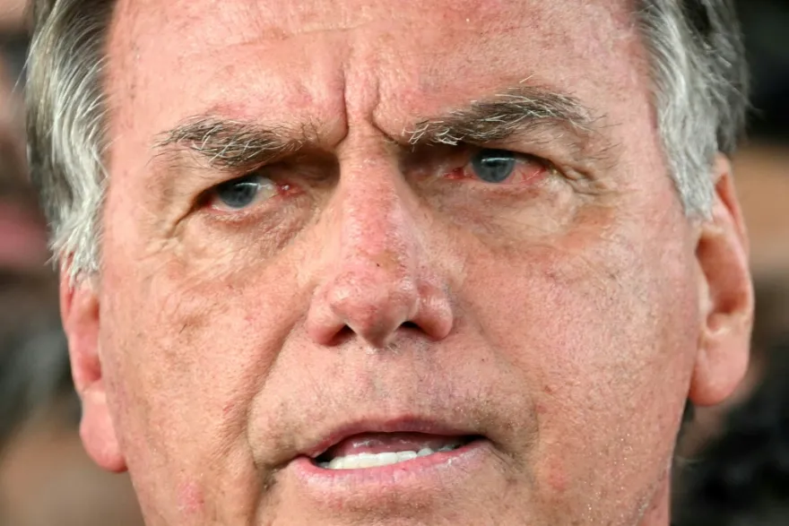 Ordenan arresto domiciliario de Jair Bolsonaro