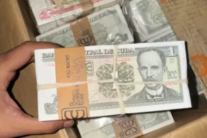 Incautan en Panamá cajas llena de billetes cubanos, brasileños y turcos.