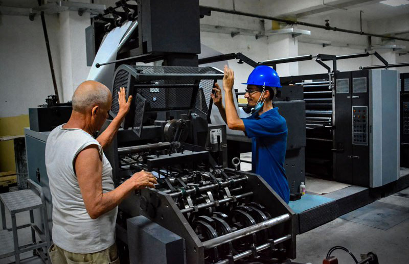 Prensa a color en Holguín: ¿progreso o mero recuerdo museable? ¿Prensa a color en Holguín? En 2025, sin luz ni papel