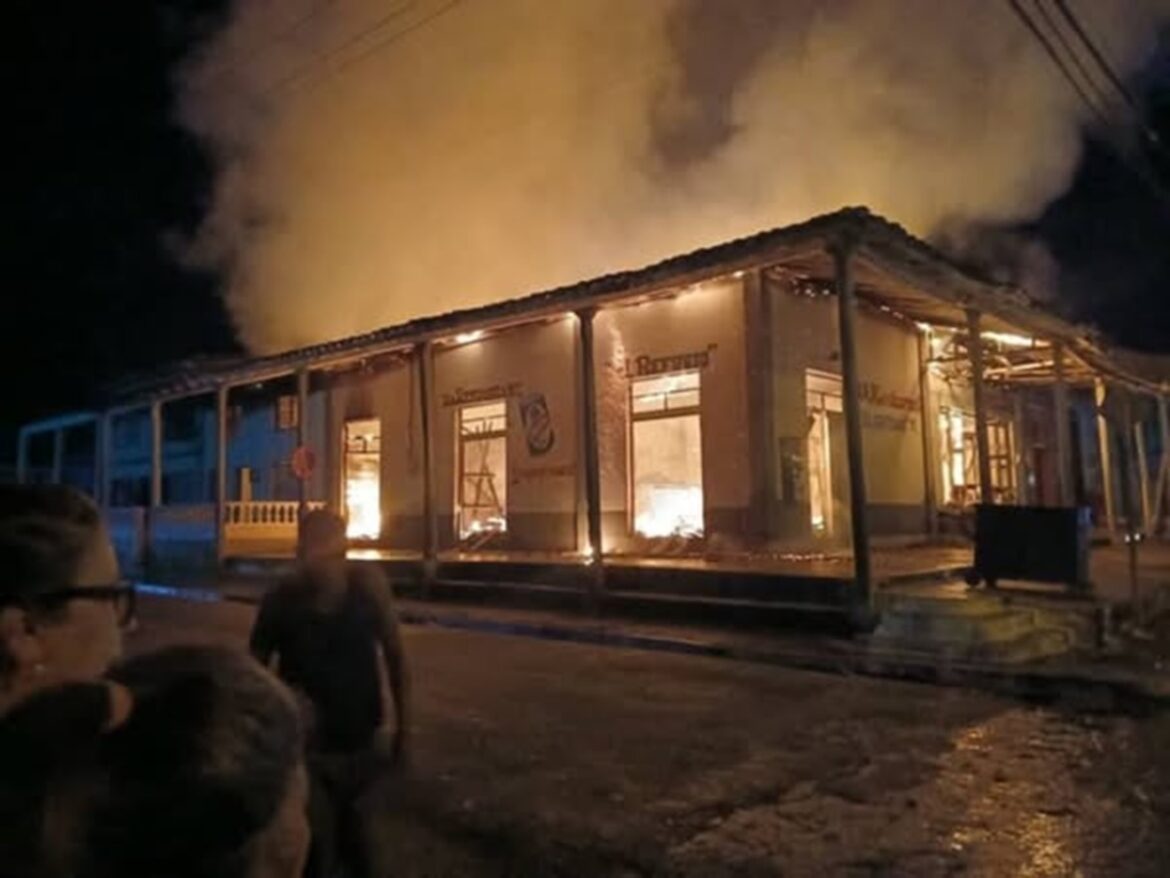 El incendio en Yaguajay: Devastación en el bar El Refugio y viviendas colindantes