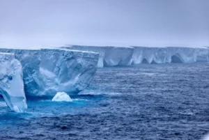 La naturaleza grita: El Iceberg más grande del mundo se esta fracturando rápidamente advienten los científicos.