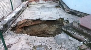 Actualización: el colapso en La Habana no ocurrió en la vía, sino en un patio con una fosa mal sellada