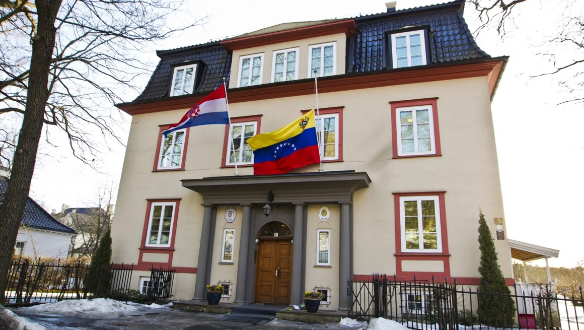 Maduro cierra embajada en Noruega tras Nobel a Machado