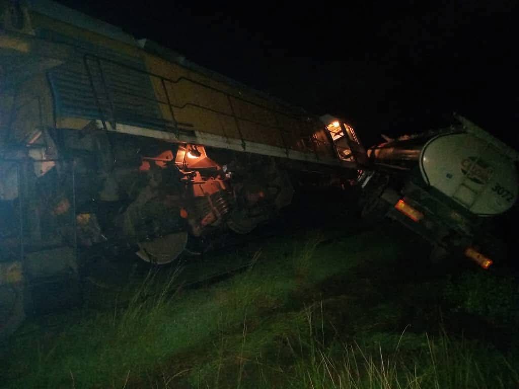 Choque entre camión cisterna y Tren Extra 585 en Minas, Camagüey 