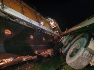 Choque entre camión cisterna y Tren Extra 585 en Minas, Camagüey 