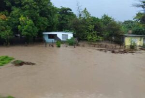Lluvias intensas dejan inundaciones en Pilón, Granma