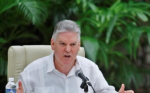 Fiscalía cubana presenta cargos contra el exministro Alejandro Gil