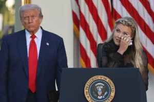 Trump concede de forma póstuma la Medalla Presidencial de la Libertad a Charlie Kirk.