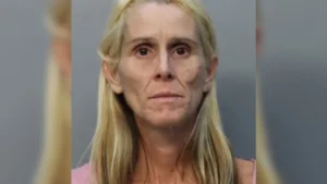Mujer arrestada por mantener a su madre encerrada en condiciones inhumanas en Hialeah