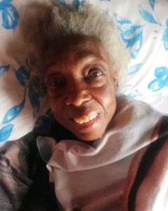 Piden ayuda para identificar a una anciana desorientada encontrada cerca de la prisión 1580, en La Habana