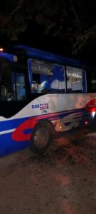 Ataque a pedradas contra ómnibus en Camagüey provoca alarma entre pasajeros y conductores.