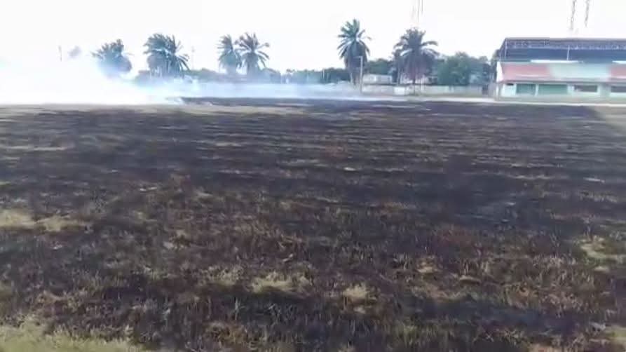 Queman la hierba del estadio Genaro Melero de Jatibonico y terminan dañando el césped