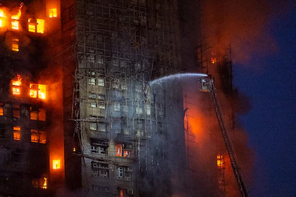 Incendio en Hong Kong deja 44 muertos y más de 300 desaparecidos