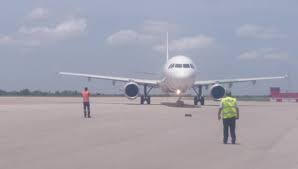 Estados Unidos deporta a Cuba a 232 migrantes irregulares en décima operación aérea del año