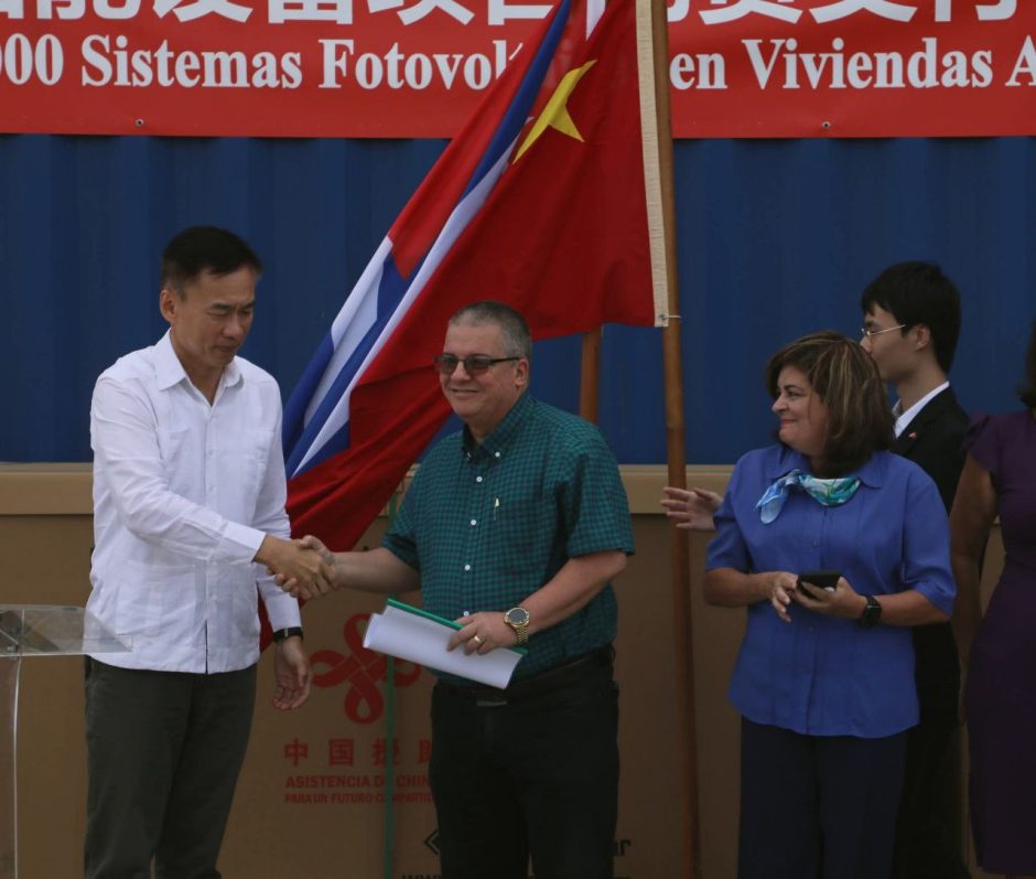 China dona 5 000 sistemas fotovoltaicos a Cuba. Impulso clave para la electrificación rural