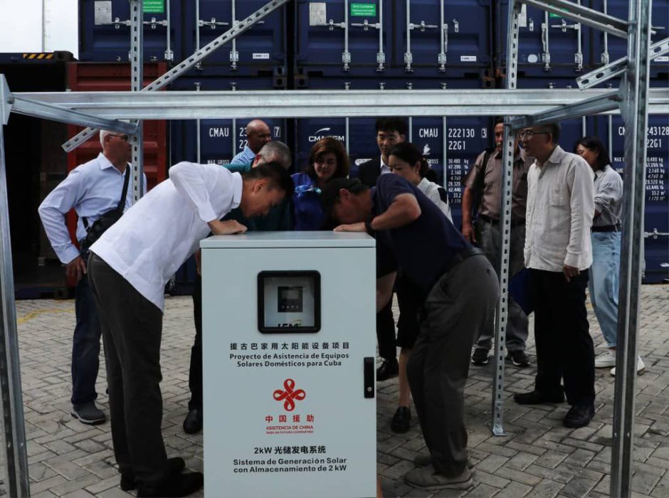 China dona 5 000 sistemas fotovoltaicos a Cuba. Impulso clave para la electrificación rural