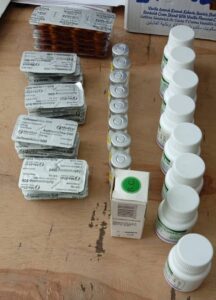 Operativo policial en Morón desarticula punto de venta ilícito de medicamentos.