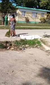 Muere ciclista tras caer en un hueco de la vía pública y reabre el debate sobre el deterioro vial en Cuba