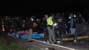 Tragedia en Guatemala: al menos 15 muertos y 19 heridos tras autobús caer en un barranco