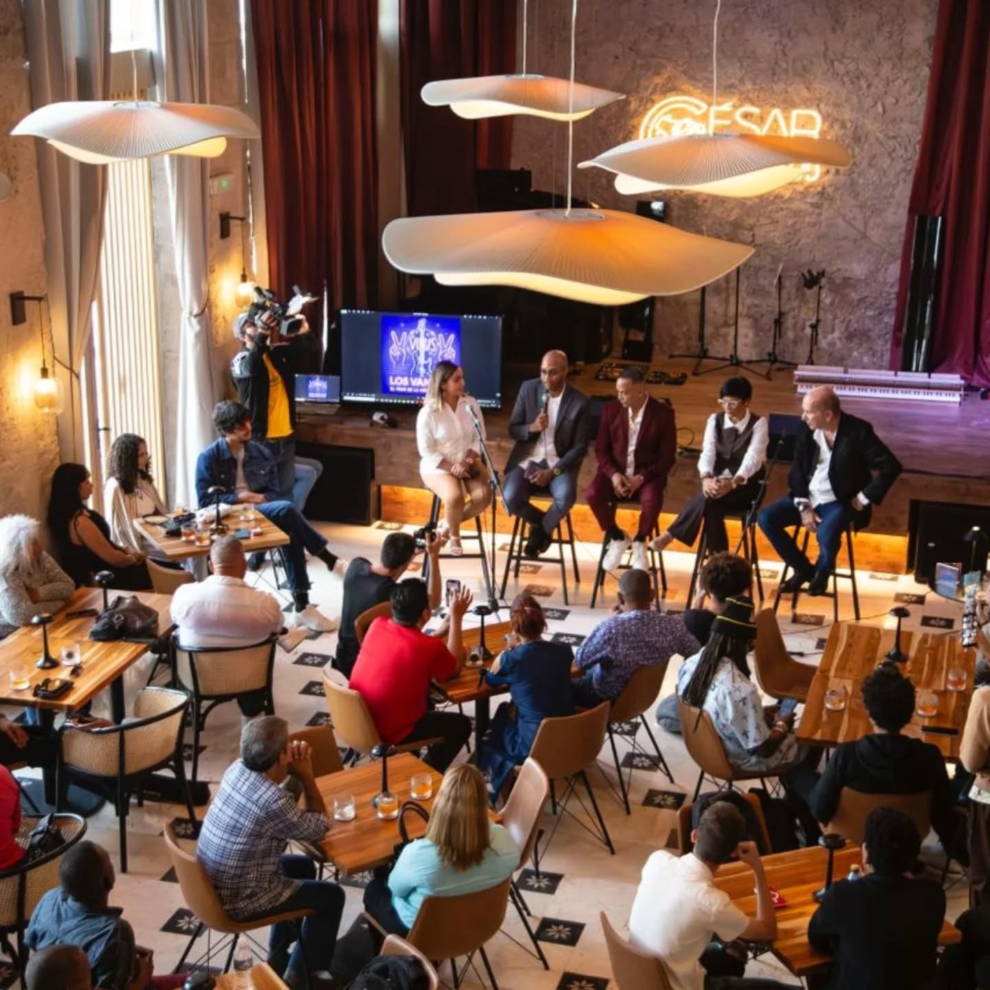 Los Van Van presentan Virus, su nuevo disco, en un concierto el domingo 21 a las 7 p.m. Descubre las novedades, invitados y la trayectoria del Tren de la Música Cubana.