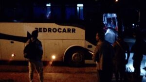 Apedrean nuevamente otro ómnibus de PEDROCARR SRL