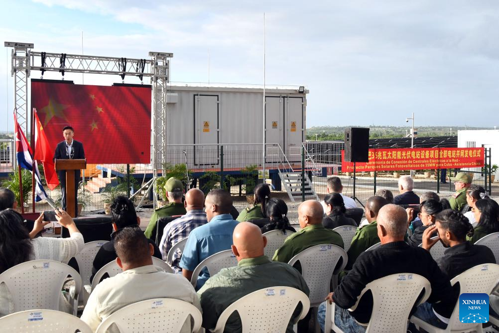 La empresa china Hainergy inauguró su primera tienda minorista de energía renovable en Cuba. El proyecto refuerza la cooperación chino-cubana en 2025 y busca aliviar la crisis energética de la Isla.