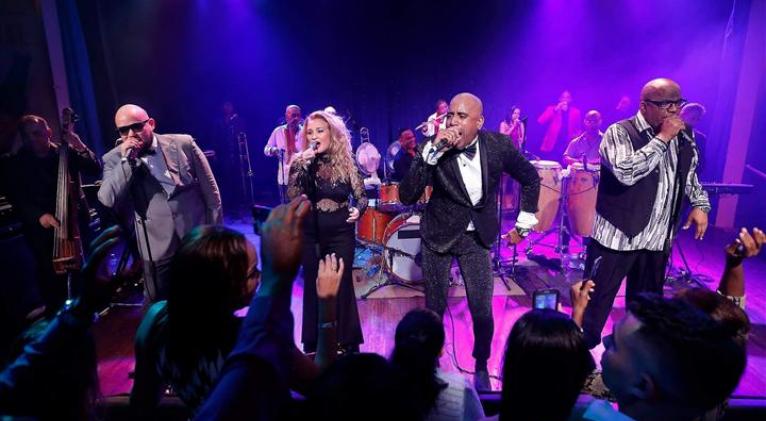 Los Van Van presentan Virus, su nuevo disco, en un concierto el domingo 21 a las 7 p.m. Descubre las novedades, invitados y la trayectoria del Tren de la Música Cubana.