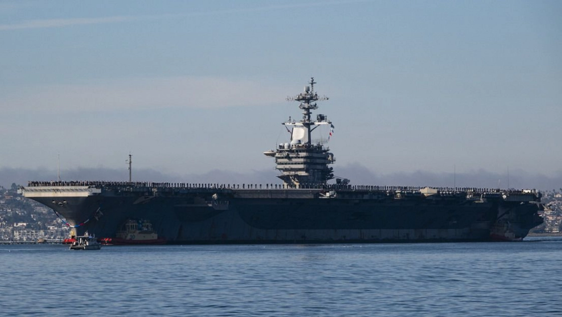 El USS Abraham Lincoln llega a Oriente Medio en medio de crecientes tensiones entre EE.UU. e Irán