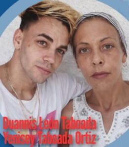 Duannis Dabel León Taboada y su madre/Martí Noticias 