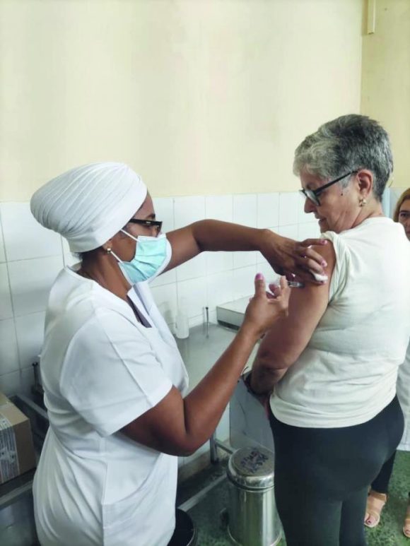 Cuba implementa una "estrategia proactiva" contra el chikungunya usando Biomodulina T