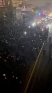 Irán intensifica represión tras 2 semanas de protestas: al menos 65 muertos y más de 2300 detenidos