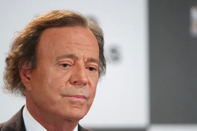Julio Iglesias acusado de agresión sexual por dos exempleadas: lo que se sabe del caso