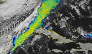 Defensa Civil emite alerta temprana por frente frío