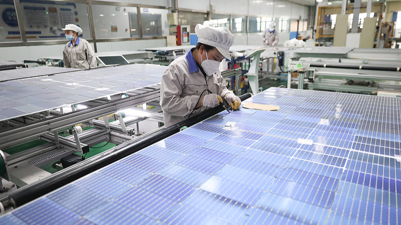 China eliminará reembolsos fiscales a exportación de productos fotovoltaicos en 2026. 