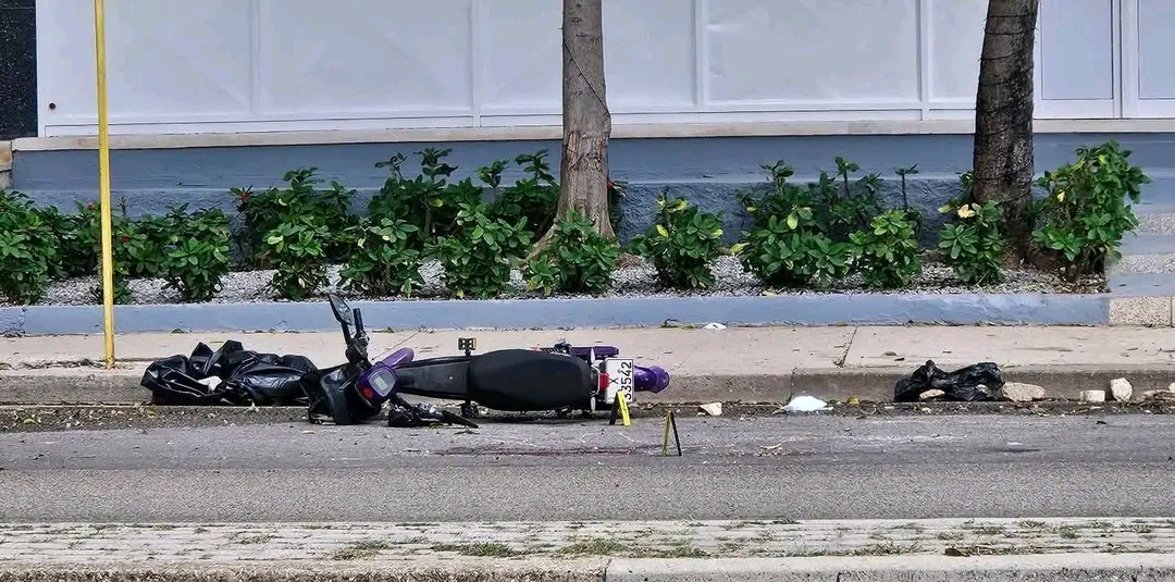Tragedia en El Vedado: joven muere tras caer de su bicimoto y ser arrollada por un ómnibus