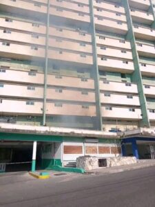 Incendio en área de desechos del Focsa enciende alarmas sobre la acumulación de basura y el deterioro en La Habana