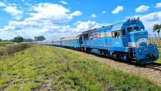 Trenes 12 y 17 circulan este domingo con sus horarios oficiales entre Santiago, La Habana y Manzanillo