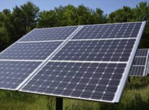 El Gobierno venderá paneles solares a trabajadores en medio del colapso eléctrico en Cuba.