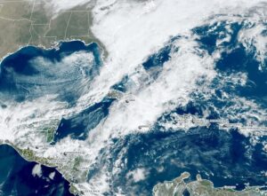 Temporal en Cuba: vaguada activa el oriente y frente frío sacude el occidente con fuertes vientos