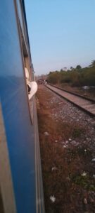 Tren con estudiantes de la UCI quedó varado por avería total de la locomotora