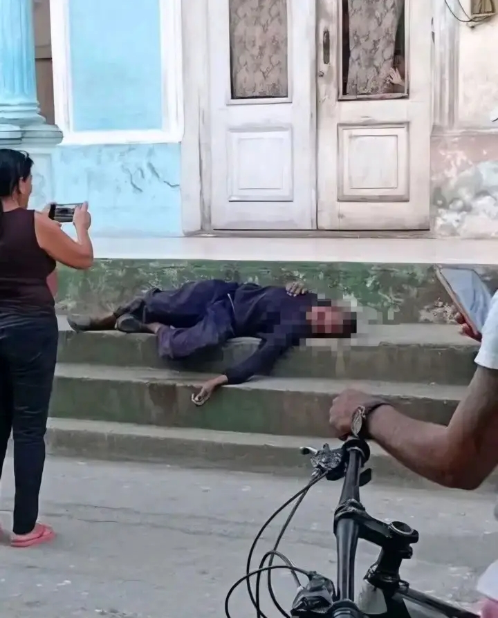 Hombre fallece frente a Cadeca de Baracoa sin auxilio inmediato por 2 horas