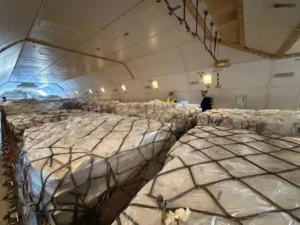 EE.UU. envía 65 toneladas de medicinas a Venezuela en plena transición política y eleva a 71.000 kilos la ayuda médica en semanas