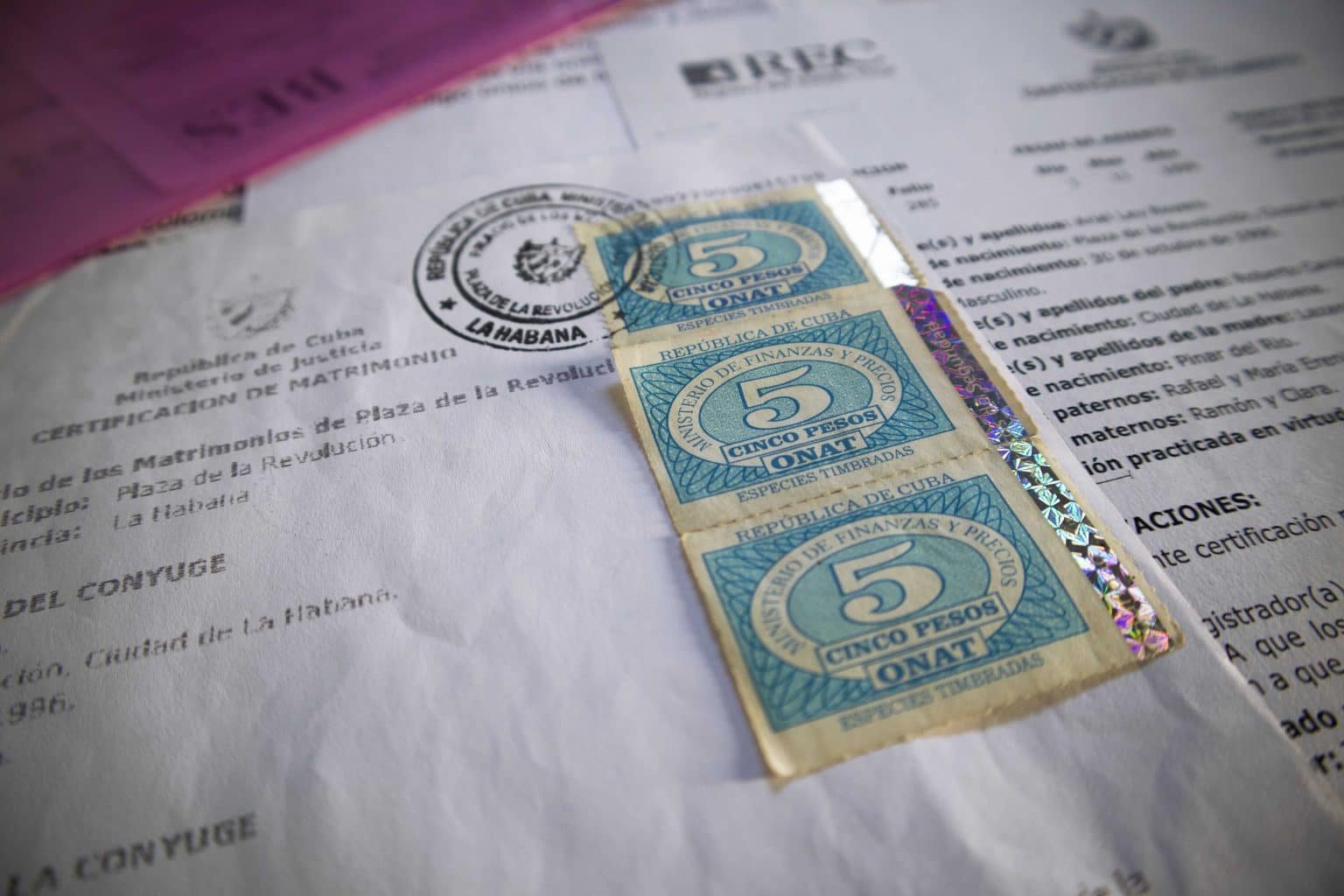 ¿Cuánto tiempo son válidos los documentos notariales en Cuba? Descubre qué certificados no vencen, cuáles duran 6 meses o 1 año, y los cambios clave de 2025 en legalizaciones.